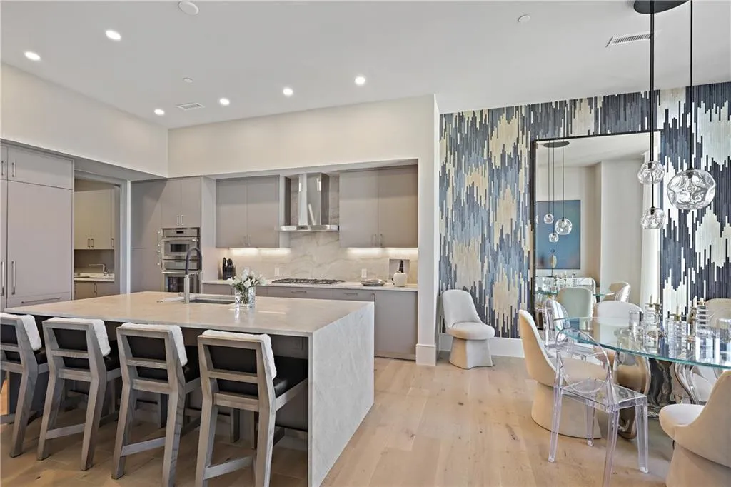 2425 Peachtree Road Ne Unit 1802, Atlanta, Georgia 30305, 2 Bedrooms Bedrooms, 0 ,2 BathroomsBathrooms,Residential,For Sale,2425 Peachtree Road Ne Unit 1802,7705513
