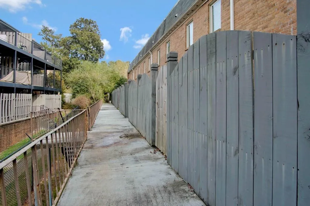 265 Winding River Drive Unit F, Sandy Springs, Georgia 30350, 2 Bedrooms Bedrooms, ,1 BathroomBathrooms,Residential,Sold,265 Winding River Drive Unit F,6806130