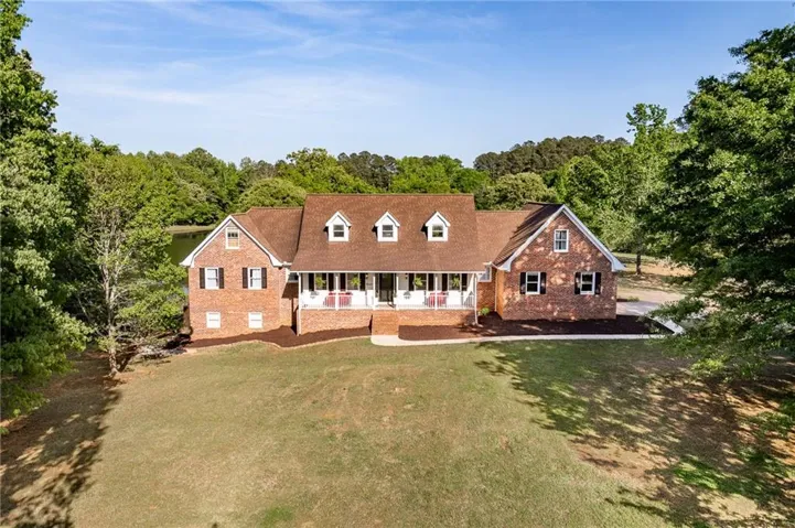136 Hidden Lake Drive, Hull, Georgia 30646