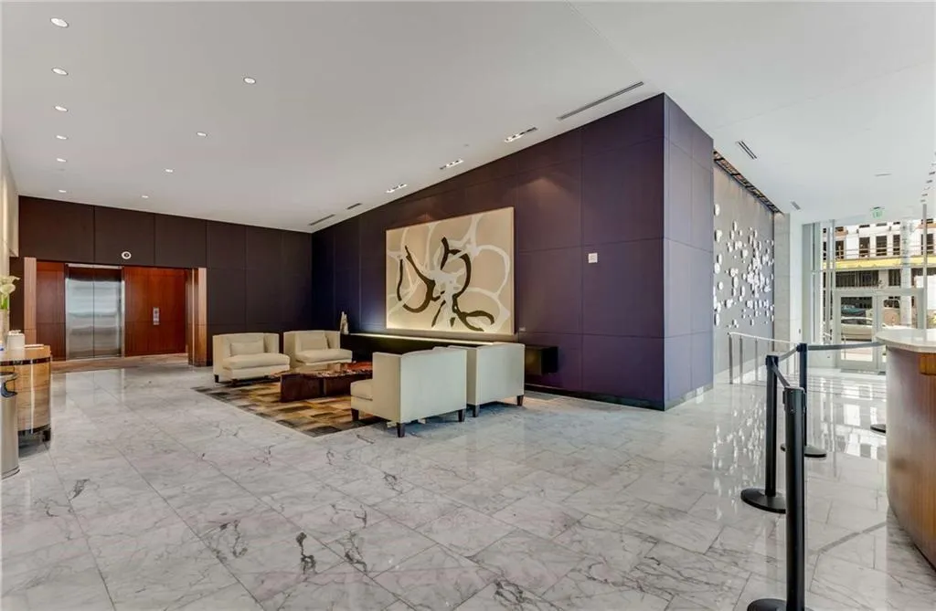Building lobby featuring recessed lighting