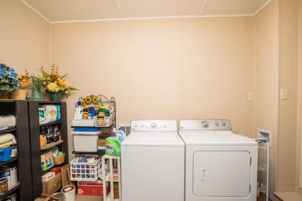 255 Brook Drive, Sandy Springs, Georgia 30328, 3 Bedrooms Bedrooms, ,2 BathroomsBathrooms,Residential,Sold,255 Brook Drive,5978622