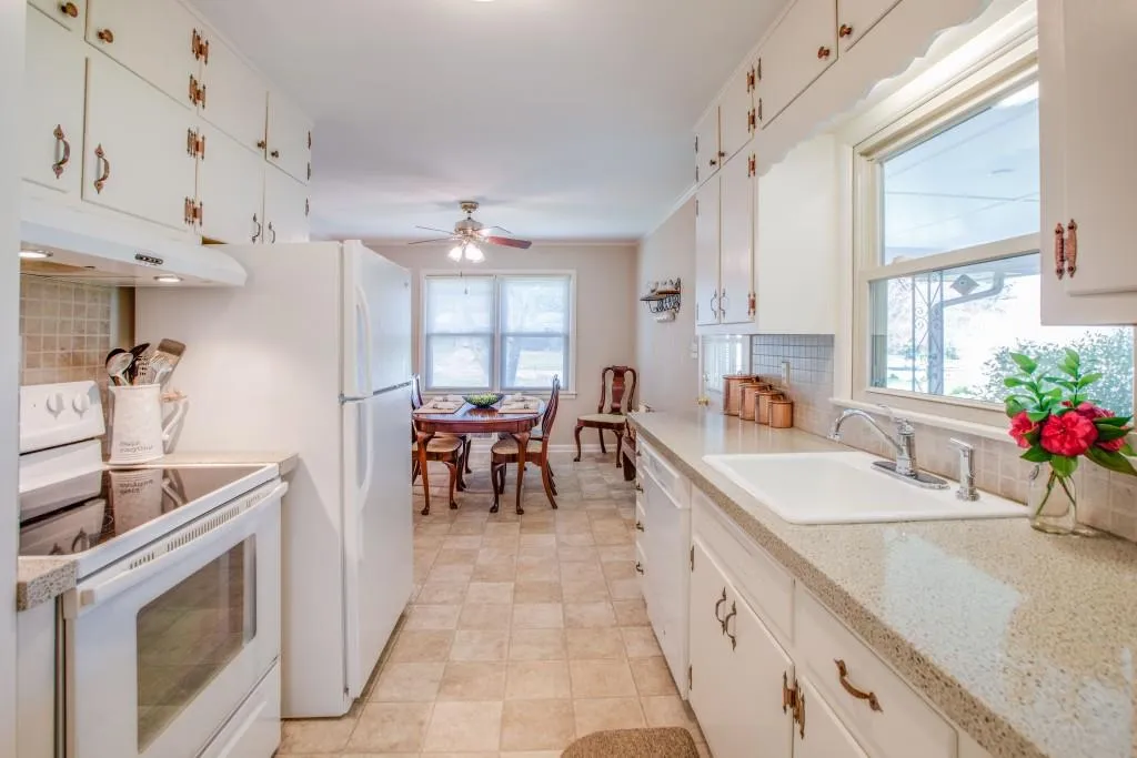 255 Brook Drive, Sandy Springs, Georgia 30328, 3 Bedrooms Bedrooms, ,2 BathroomsBathrooms,Residential,Sold,255 Brook Drive,5978622