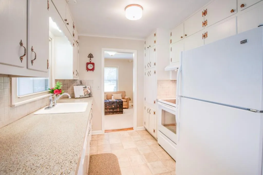 255 Brook Drive, Sandy Springs, Georgia 30328, 3 Bedrooms Bedrooms, ,2 BathroomsBathrooms,Residential,Sold,255 Brook Drive,5978622