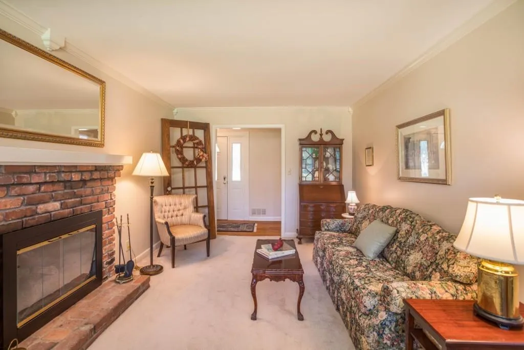 255 Brook Drive, Sandy Springs, Georgia 30328, 3 Bedrooms Bedrooms, ,2 BathroomsBathrooms,Residential,Sold,255 Brook Drive,5978622