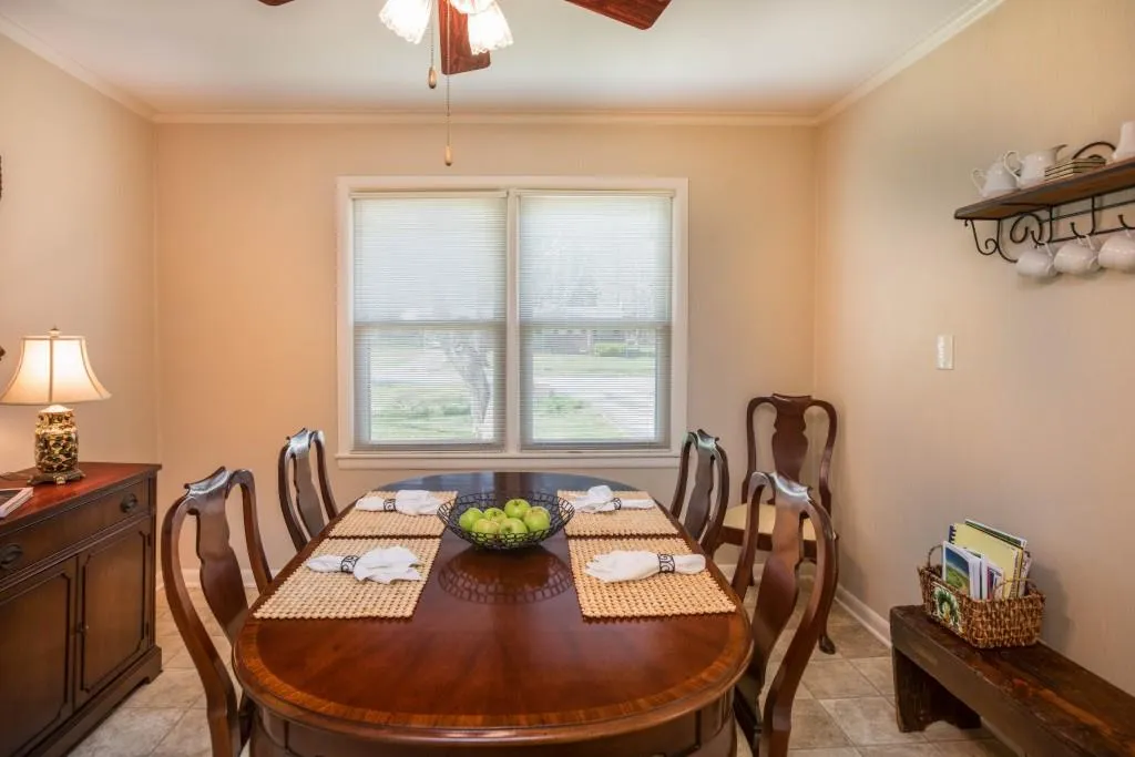 255 Brook Drive, Sandy Springs, Georgia 30328, 3 Bedrooms Bedrooms, ,2 BathroomsBathrooms,Residential,Sold,255 Brook Drive,5978622