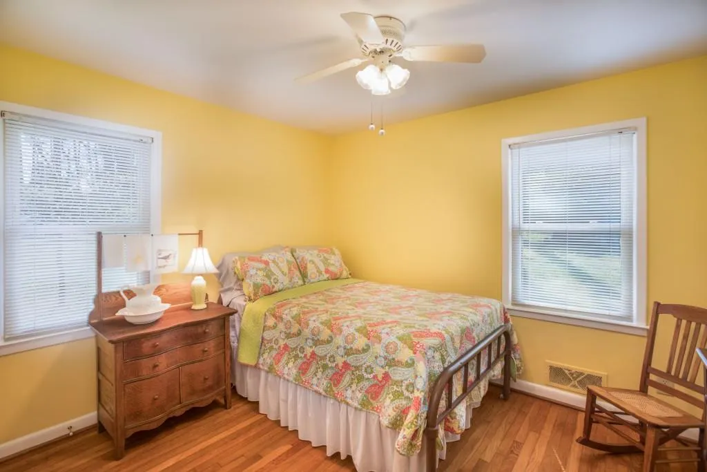 255 Brook Drive, Sandy Springs, Georgia 30328, 3 Bedrooms Bedrooms, ,2 BathroomsBathrooms,Residential,Sold,255 Brook Drive,5978622