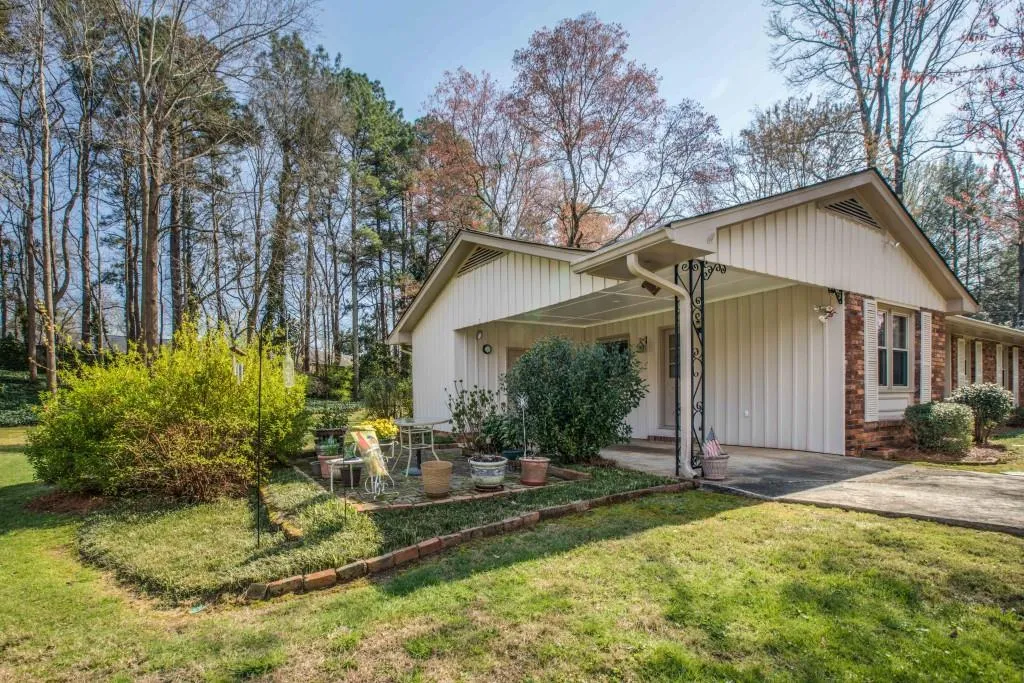 255 Brook Drive, Sandy Springs, Georgia 30328, 3 Bedrooms Bedrooms, ,2 BathroomsBathrooms,Residential,Sold,255 Brook Drive,5978622