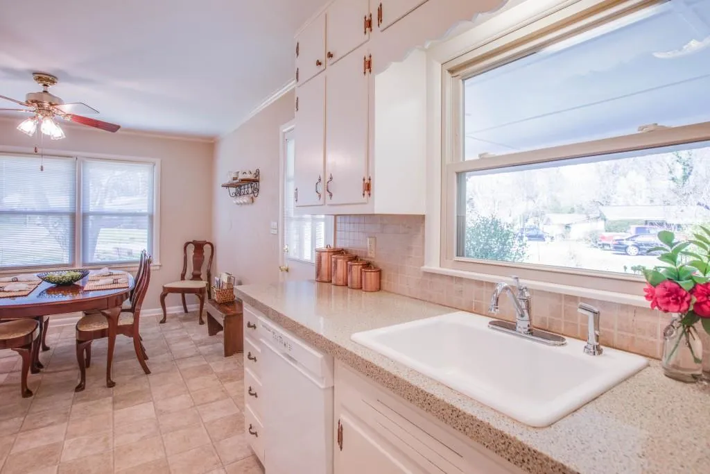 255 Brook Drive, Sandy Springs, Georgia 30328, 3 Bedrooms Bedrooms, ,2 BathroomsBathrooms,Residential,Sold,255 Brook Drive,5978622