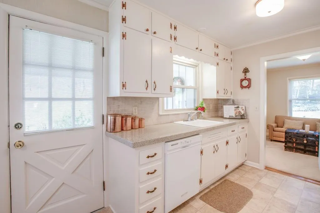 255 Brook Drive, Sandy Springs, Georgia 30328, 3 Bedrooms Bedrooms, ,2 BathroomsBathrooms,Residential,Sold,255 Brook Drive,5978622