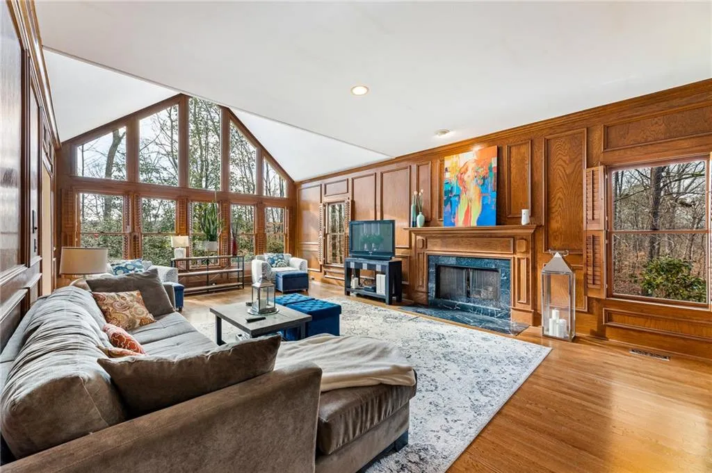 8415 Valemont Drive, Sandy Springs, Georgia 30350, 5 Bedrooms Bedrooms, ,4 BathroomsBathrooms,Residential,Sold,8415 Valemont Drive,7175892