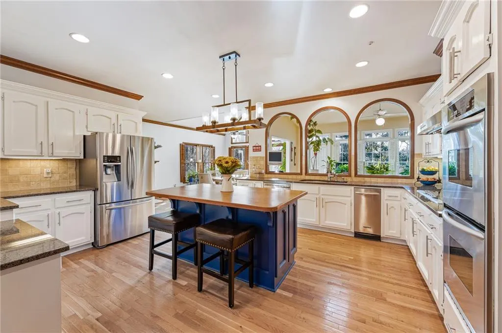 8415 Valemont Drive, Sandy Springs, Georgia 30350, 5 Bedrooms Bedrooms, ,4 BathroomsBathrooms,Residential,Sold,8415 Valemont Drive,7175892