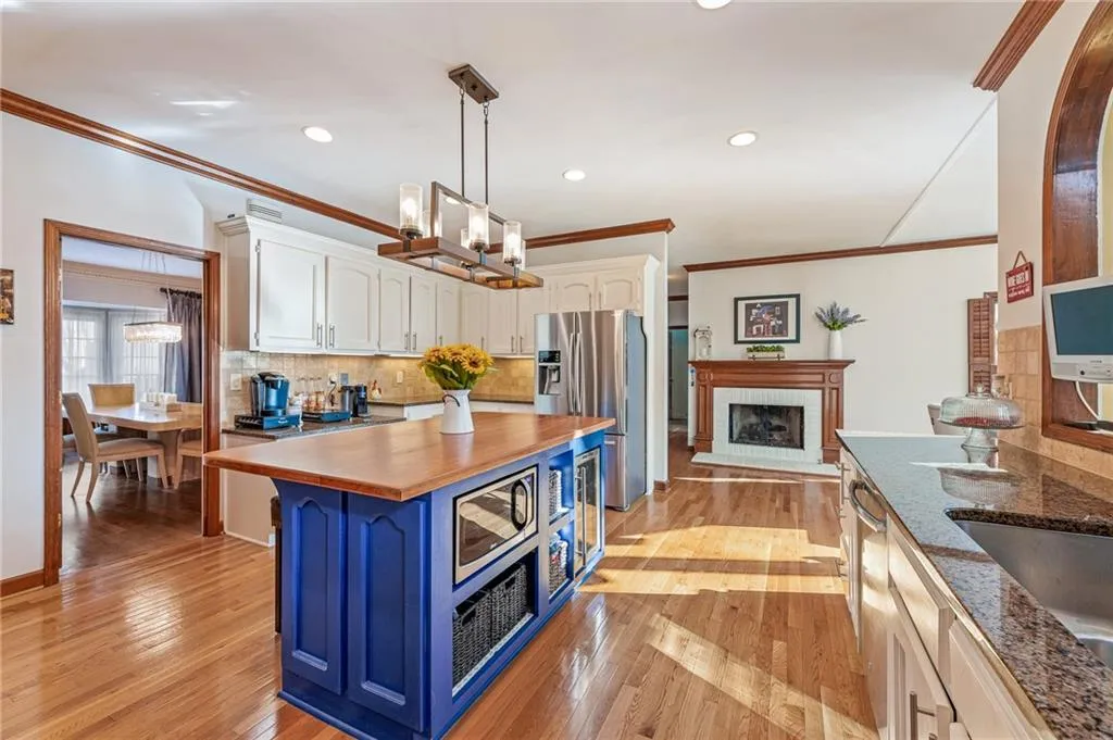 8415 Valemont Drive, Sandy Springs, Georgia 30350, 5 Bedrooms Bedrooms, ,4 BathroomsBathrooms,Residential,Sold,8415 Valemont Drive,7175892