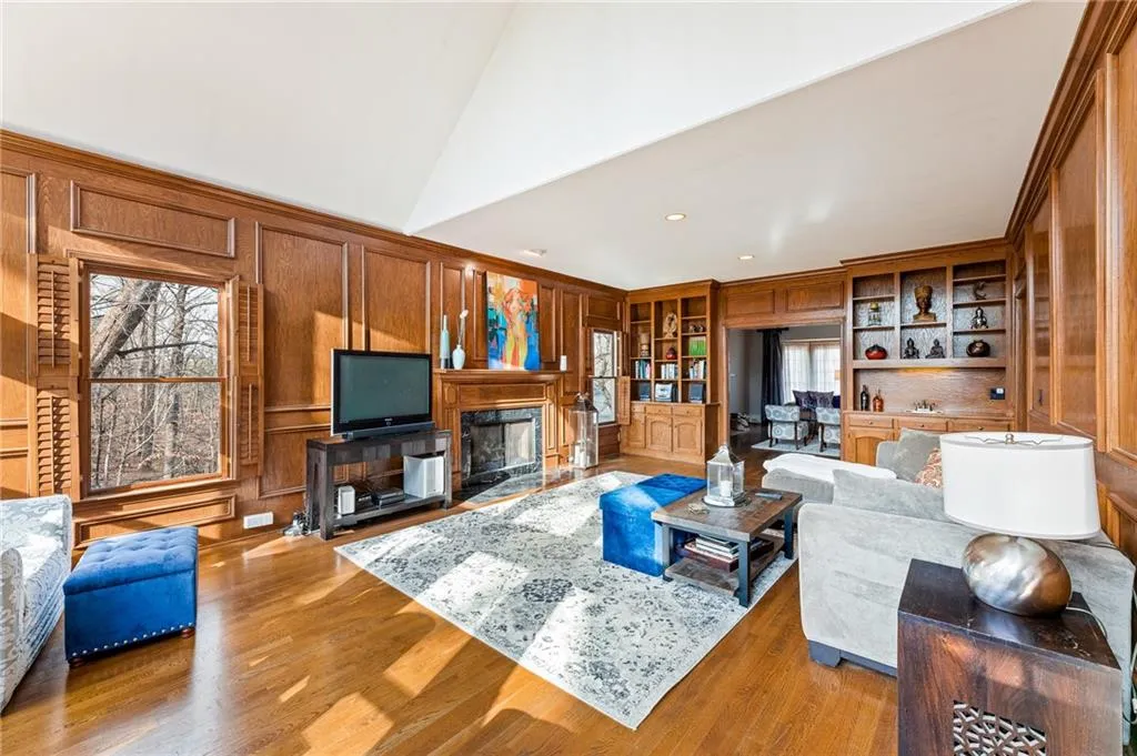 8415 Valemont Drive, Sandy Springs, Georgia 30350, 5 Bedrooms Bedrooms, ,4 BathroomsBathrooms,Residential,Sold,8415 Valemont Drive,7175892