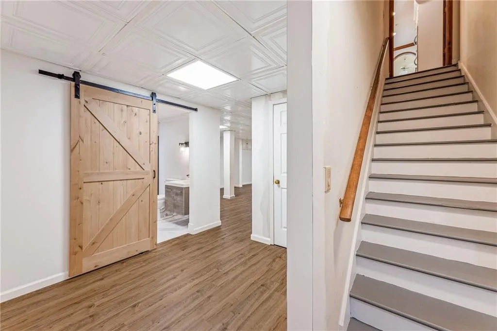 8415 Valemont Drive, Sandy Springs, Georgia 30350, 5 Bedrooms Bedrooms, ,4 BathroomsBathrooms,Residential,Sold,8415 Valemont Drive,7175892