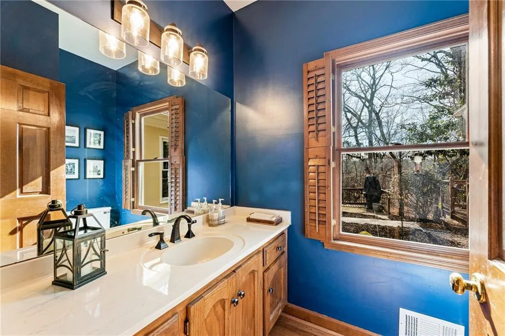 8415 Valemont Drive, Sandy Springs, Georgia 30350, 5 Bedrooms Bedrooms, ,4 BathroomsBathrooms,Residential,Sold,8415 Valemont Drive,7175892