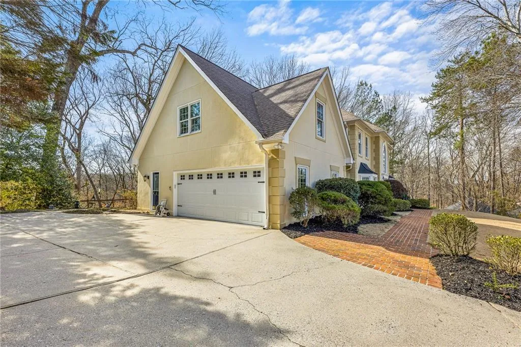 8415 Valemont Drive, Sandy Springs, Georgia 30350, 5 Bedrooms Bedrooms, ,4 BathroomsBathrooms,Residential,Sold,8415 Valemont Drive,7175892