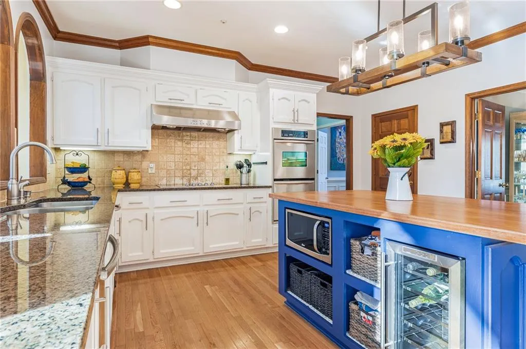 8415 Valemont Drive, Sandy Springs, Georgia 30350, 5 Bedrooms Bedrooms, ,4 BathroomsBathrooms,Residential,Sold,8415 Valemont Drive,7175892