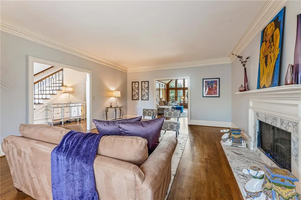 8415 Valemont Drive, Sandy Springs, Georgia 30350, 5 Bedrooms Bedrooms, ,4 BathroomsBathrooms,Residential,Sold,8415 Valemont Drive,7175892