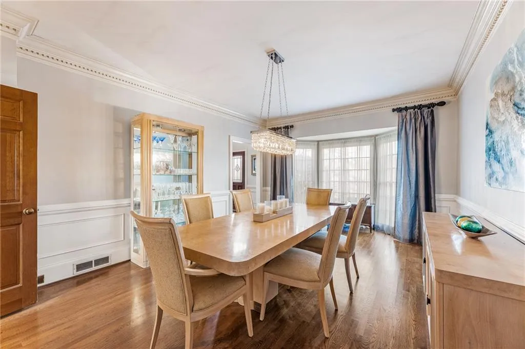 8415 Valemont Drive, Sandy Springs, Georgia 30350, 5 Bedrooms Bedrooms, ,4 BathroomsBathrooms,Residential,Sold,8415 Valemont Drive,7175892