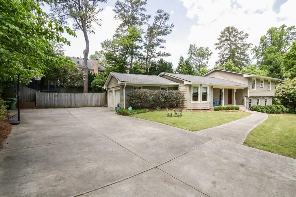 3090 Roberta Drive Nw, Atlanta, Georgia 30327, 4 Bedrooms Bedrooms, ,3 BathroomsBathrooms,Residential,Sold,3090 Roberta Drive Nw,5686434
