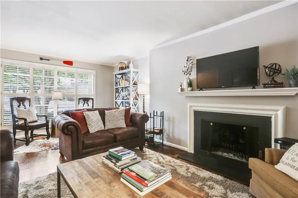 5400 Roswell Road Unit I4, Atlanta, Georgia 30342, 3 Bedrooms Bedrooms, ,2 BathroomsBathrooms,Residential,Sold,5400 Roswell Road Unit I4,6050782