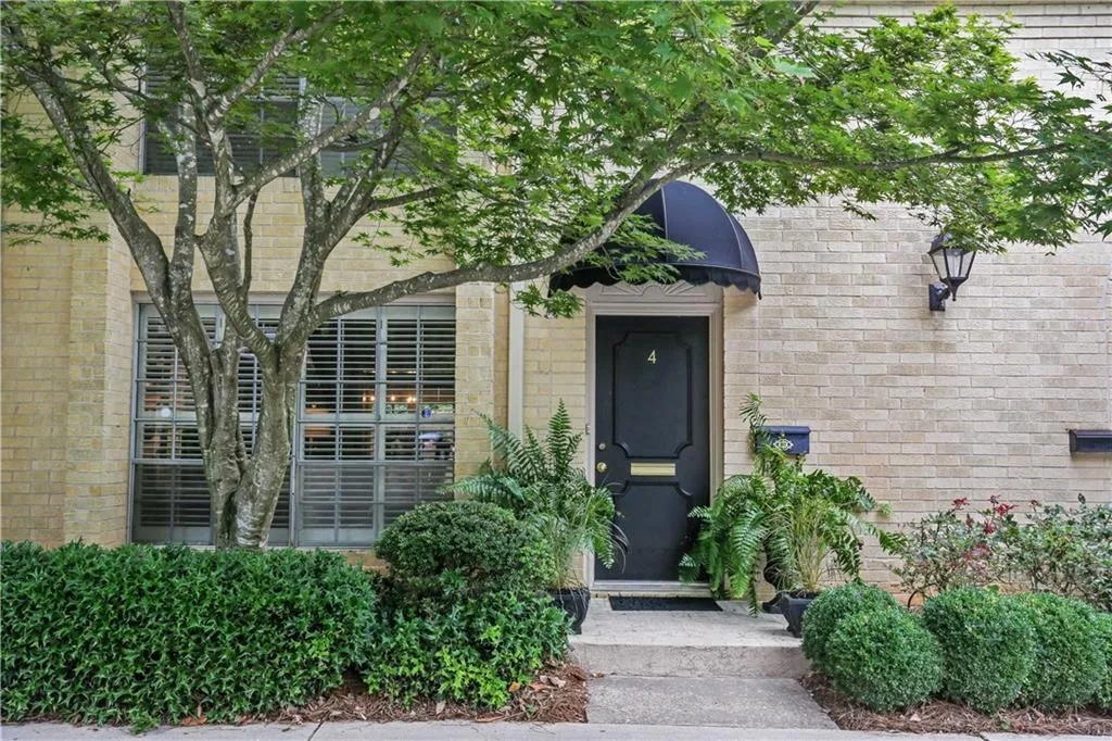 5400 Roswell Road Unit I4, Atlanta, Georgia 30342, 3 Bedrooms Bedrooms, ,2 BathroomsBathrooms,Residential,Sold,5400 Roswell Road Unit I4,6050782