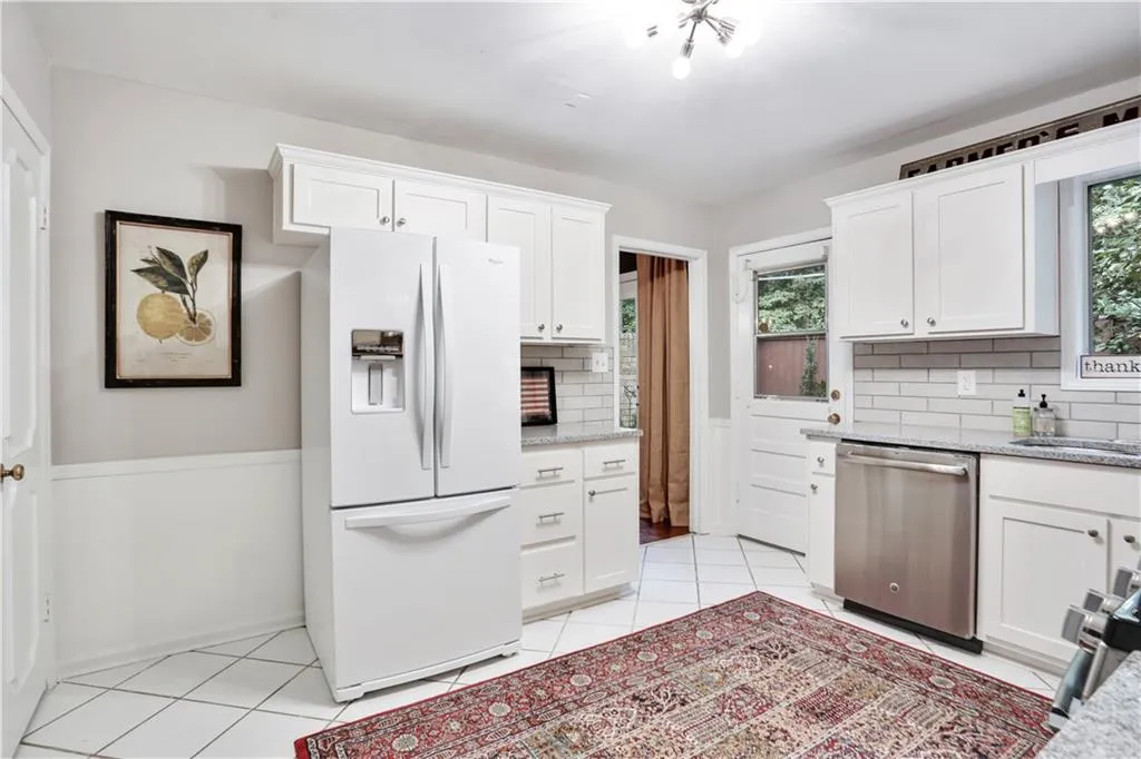 5400 Roswell Road Unit I4, Atlanta, Georgia 30342, 3 Bedrooms Bedrooms, ,2 BathroomsBathrooms,Residential,Sold,5400 Roswell Road Unit I4,6050782