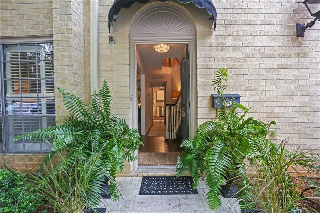 5400 Roswell Road Unit I4, Atlanta, Georgia 30342, 3 Bedrooms Bedrooms, ,2 BathroomsBathrooms,Residential,Sold,5400 Roswell Road Unit I4,6050782