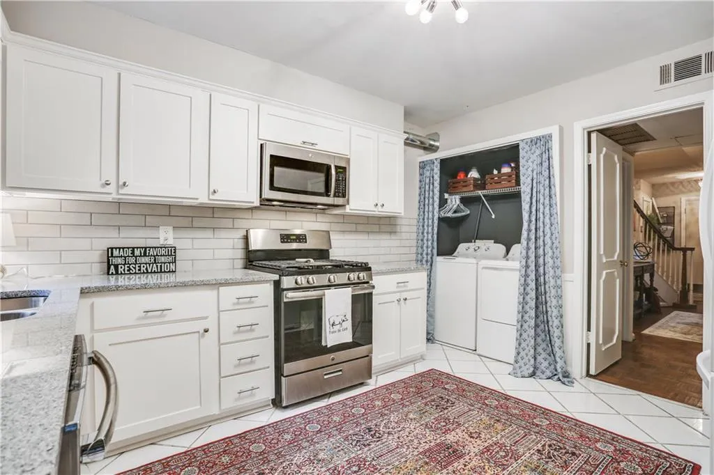 5400 Roswell Road Unit I4, Atlanta, Georgia 30342, 3 Bedrooms Bedrooms, ,2 BathroomsBathrooms,Residential,Sold,5400 Roswell Road Unit I4,6050782