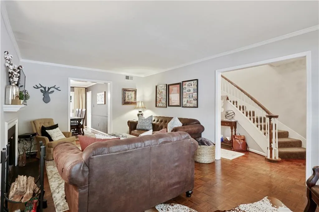 5400 Roswell Road Unit I4, Atlanta, Georgia 30342, 3 Bedrooms Bedrooms, ,2 BathroomsBathrooms,Residential,Sold,5400 Roswell Road Unit I4,6050782
