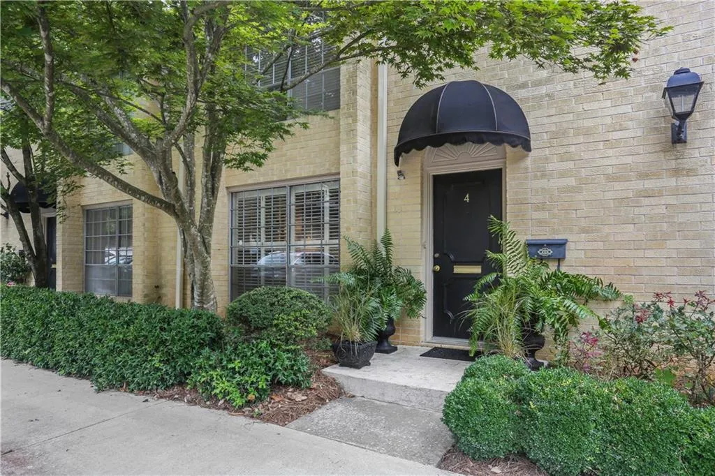5400 Roswell Road Unit I4, Atlanta, Georgia 30342, 3 Bedrooms Bedrooms, ,2 BathroomsBathrooms,Residential,Sold,5400 Roswell Road Unit I4,6050782