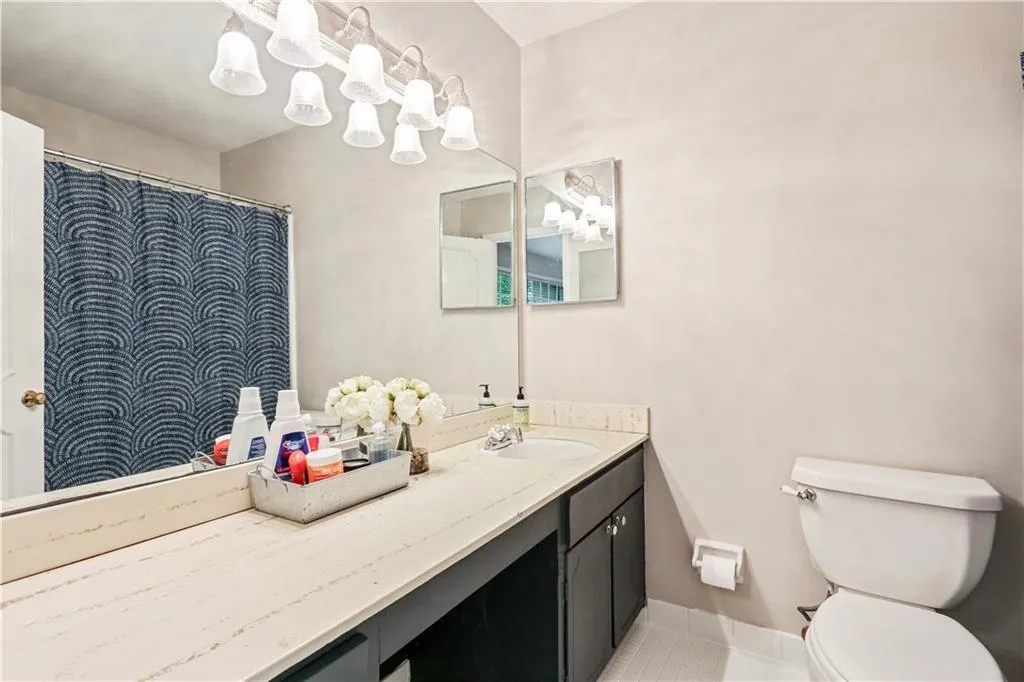 5400 Roswell Road Unit I4, Atlanta, Georgia 30342, 3 Bedrooms Bedrooms, ,2 BathroomsBathrooms,Residential,Sold,5400 Roswell Road Unit I4,6050782