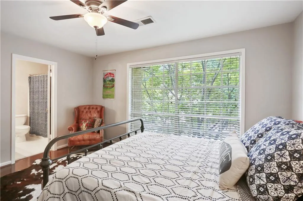5400 Roswell Road Unit I4, Atlanta, Georgia 30342, 3 Bedrooms Bedrooms, ,2 BathroomsBathrooms,Residential,Sold,5400 Roswell Road Unit I4,6050782
