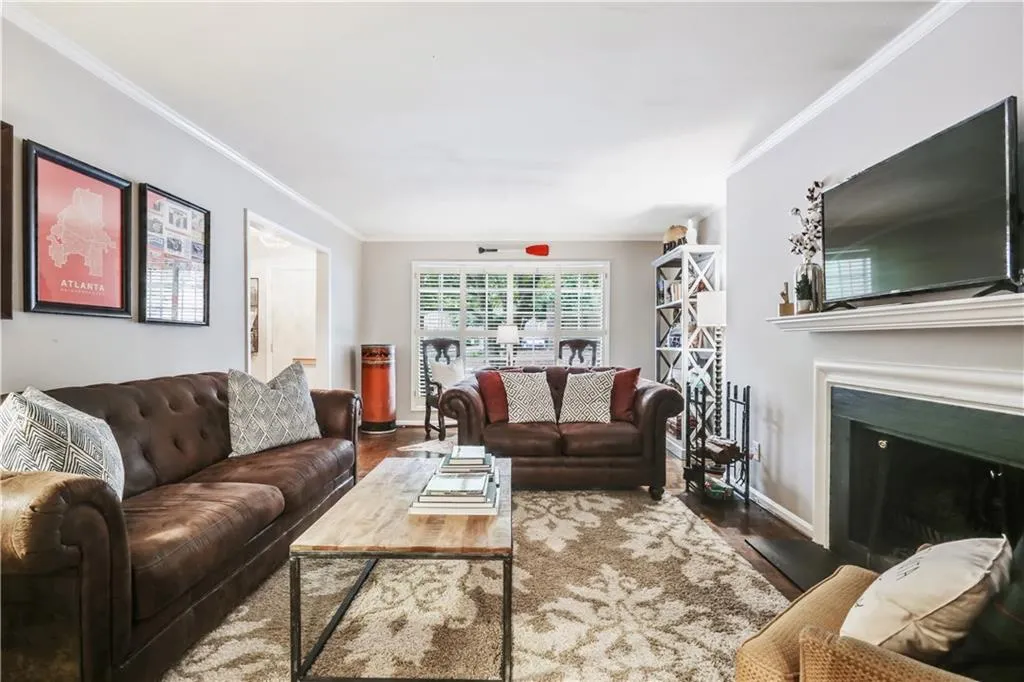 5400 Roswell Road Unit I4, Atlanta, Georgia 30342, 3 Bedrooms Bedrooms, ,2 BathroomsBathrooms,Residential,Sold,5400 Roswell Road Unit I4,6050782