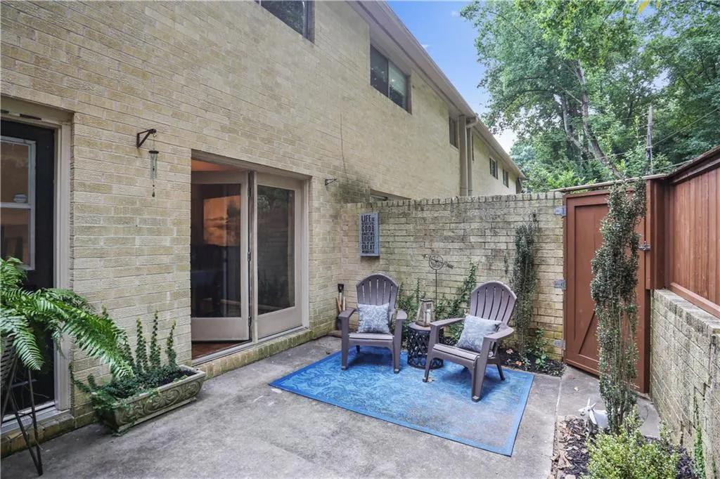 5400 Roswell Road Unit I4, Atlanta, Georgia 30342, 3 Bedrooms Bedrooms, ,2 BathroomsBathrooms,Residential,Sold,5400 Roswell Road Unit I4,6050782