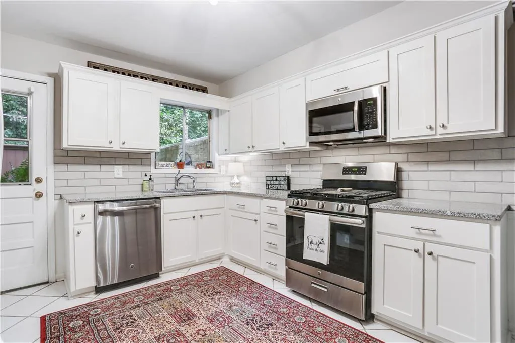 5400 Roswell Road Unit I4, Atlanta, Georgia 30342, 3 Bedrooms Bedrooms, ,2 BathroomsBathrooms,Residential,Sold,5400 Roswell Road Unit I4,6050782