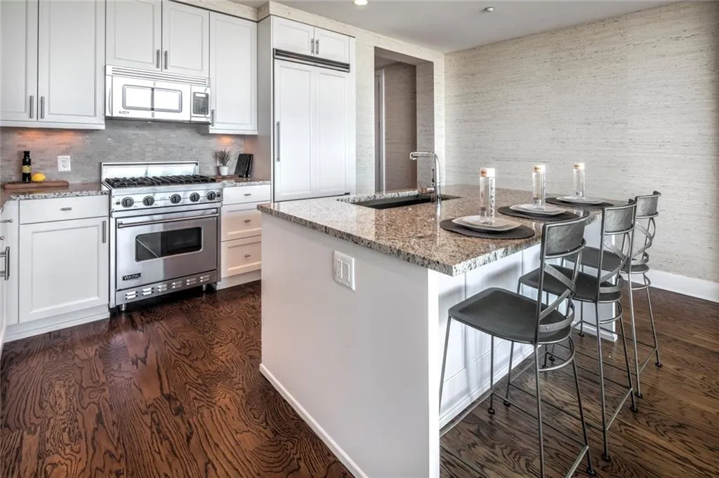3630 Peachtree Road Ne Unit 2106, Atlanta, Georgia 30326, 1 Bedroom Bedrooms, ,1 BathroomBathrooms,Residential,Sold,3630 Peachtree Road Ne Unit 2106,5880129