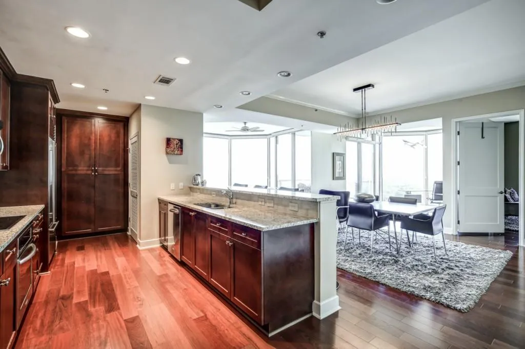 2795 Peachtree Road Ne Unit 2108, Atlanta, Georgia 30305, 2 Bedrooms Bedrooms, ,2 BathroomsBathrooms,Residential,Sold,2795 Peachtree Road Ne Unit 2108,5967037