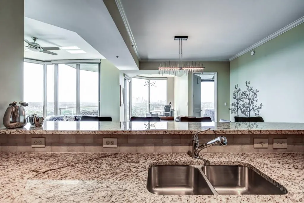 2795 Peachtree Road Ne Unit 2108, Atlanta, Georgia 30305, 2 Bedrooms Bedrooms, ,2 BathroomsBathrooms,Residential,Sold,2795 Peachtree Road Ne Unit 2108,5967037