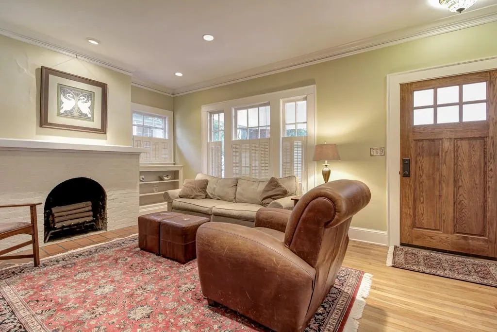 211 E Wesley Road Ne, Atlanta, Georgia 30305, 3 Bedrooms Bedrooms, ,1 BathroomBathrooms,Residential,Sold,211 E Wesley Road Ne,5744319