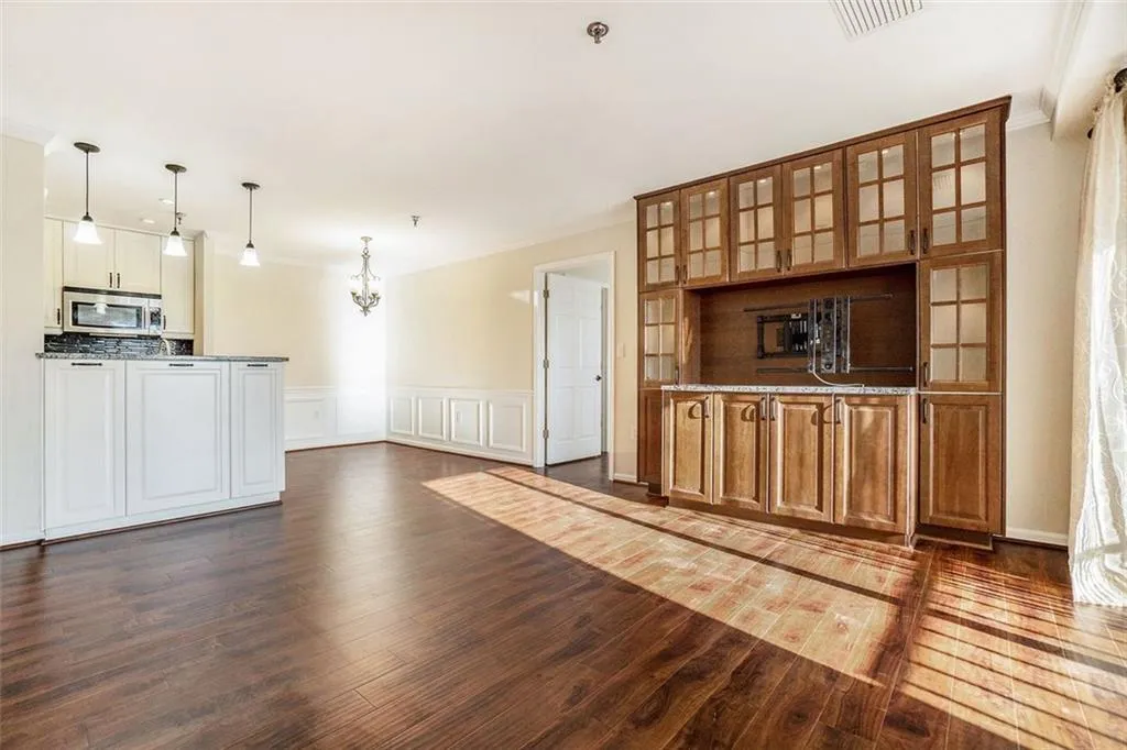 300 Johnson Ferry Road Ne Unit A 1003, Sandy Springs, Georgia 30328, 2 Bedrooms Bedrooms, ,2 BathroomsBathrooms,Residential,Sold,300 Johnson Ferry Road Ne Unit A 1003,7022282