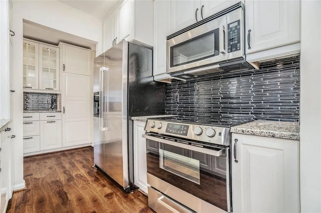 300 Johnson Ferry Road Ne Unit A 1003, Sandy Springs, Georgia 30328, 2 Bedrooms Bedrooms, ,2 BathroomsBathrooms,Residential,Sold,300 Johnson Ferry Road Ne Unit A 1003,7022282