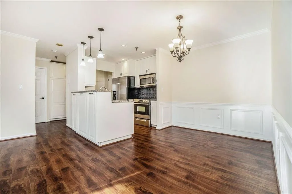 300 Johnson Ferry Road Ne Unit A 1003, Sandy Springs, Georgia 30328, 2 Bedrooms Bedrooms, ,2 BathroomsBathrooms,Residential,Sold,300 Johnson Ferry Road Ne Unit A 1003,7022282