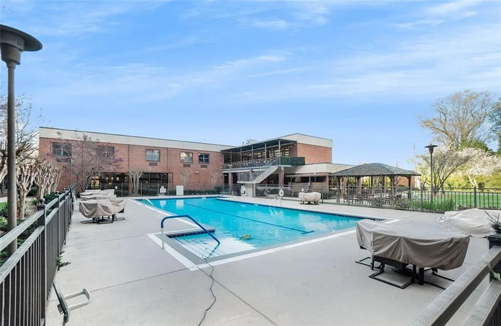 300 Johnson Ferry Road Ne Unit A 1003, Sandy Springs, Georgia 30328, 2 Bedrooms Bedrooms, ,2 BathroomsBathrooms,Residential,Sold,300 Johnson Ferry Road Ne Unit A 1003,7022282