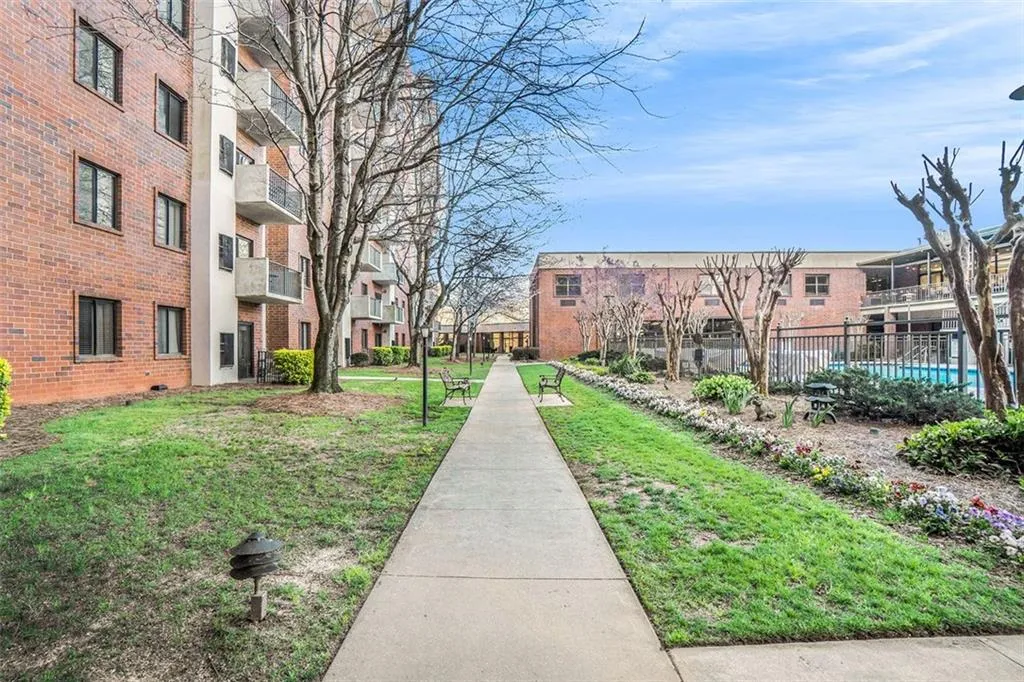 300 Johnson Ferry Road Ne Unit A 1003, Sandy Springs, Georgia 30328, 2 Bedrooms Bedrooms, ,2 BathroomsBathrooms,Residential,Sold,300 Johnson Ferry Road Ne Unit A 1003,7022282