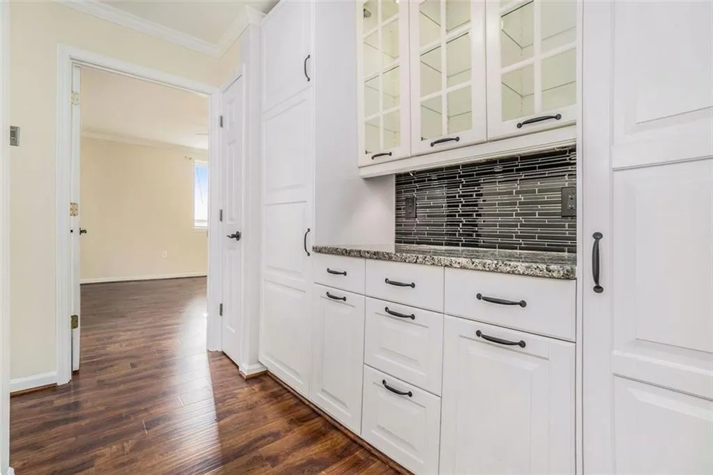 300 Johnson Ferry Road Ne Unit A 1003, Sandy Springs, Georgia 30328, 2 Bedrooms Bedrooms, ,2 BathroomsBathrooms,Residential,Sold,300 Johnson Ferry Road Ne Unit A 1003,7022282