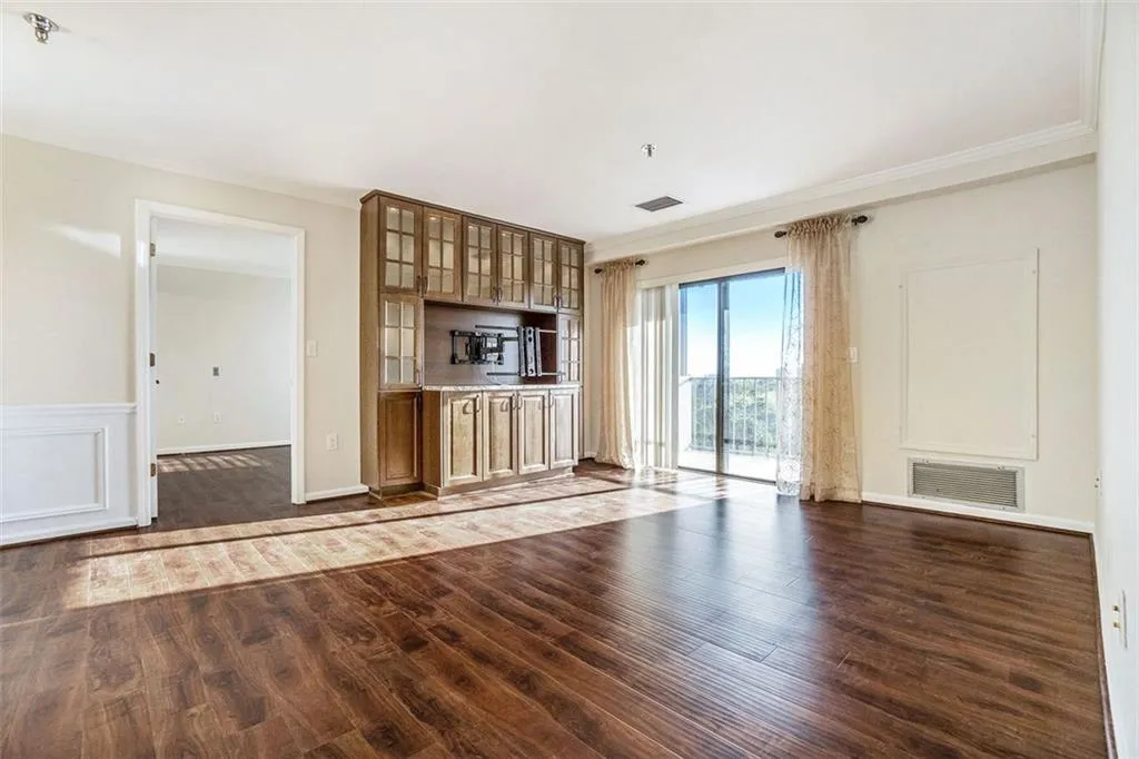 300 Johnson Ferry Road Ne Unit A 1003, Sandy Springs, Georgia 30328, 2 Bedrooms Bedrooms, ,2 BathroomsBathrooms,Residential,Sold,300 Johnson Ferry Road Ne Unit A 1003,7022282