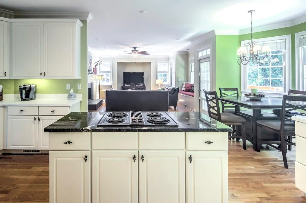 320 Fountain Oaks Lane Ne, Atlanta, Georgia 30342, 4 Bedrooms Bedrooms, ,3 BathroomsBathrooms,Residential,Sold,320 Fountain Oaks Lane Ne,5900389
