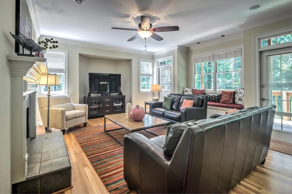 320 Fountain Oaks Lane Ne, Atlanta, Georgia 30342, 4 Bedrooms Bedrooms, ,3 BathroomsBathrooms,Residential,Sold,320 Fountain Oaks Lane Ne,5900389