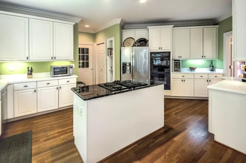 320 Fountain Oaks Lane Ne, Atlanta, Georgia 30342, 4 Bedrooms Bedrooms, ,3 BathroomsBathrooms,Residential,Sold,320 Fountain Oaks Lane Ne,5900389